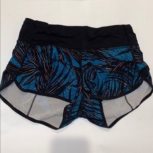 Lululemon “speed up short 2.5”